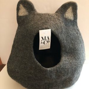 Mom AMI & CO felted cat bed